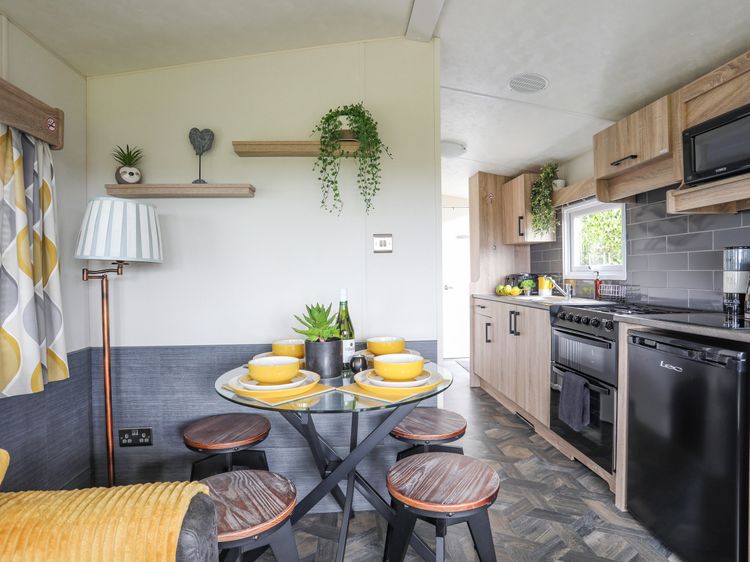 Caban Cwtch (The Cosy Cabin), listing photograph 8