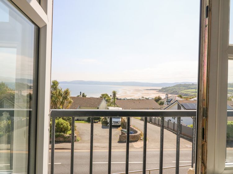 Sea La Vie, listing photograph 2