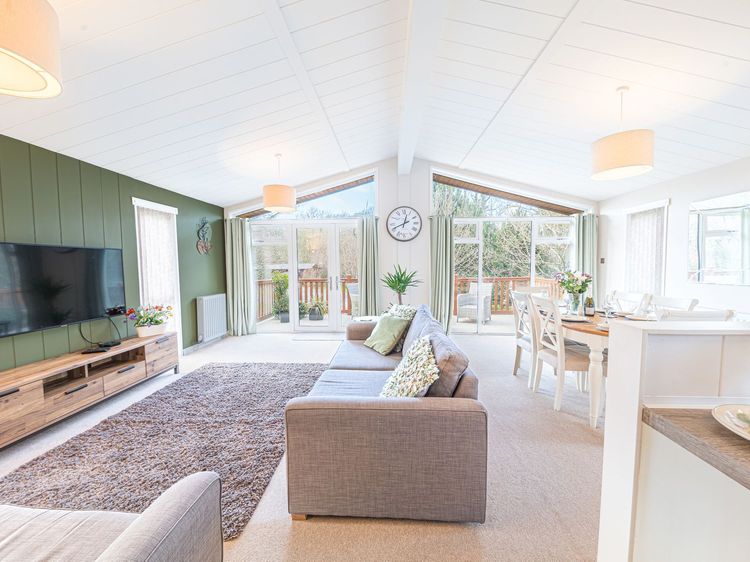 Fern Lodge, listing photograph 4