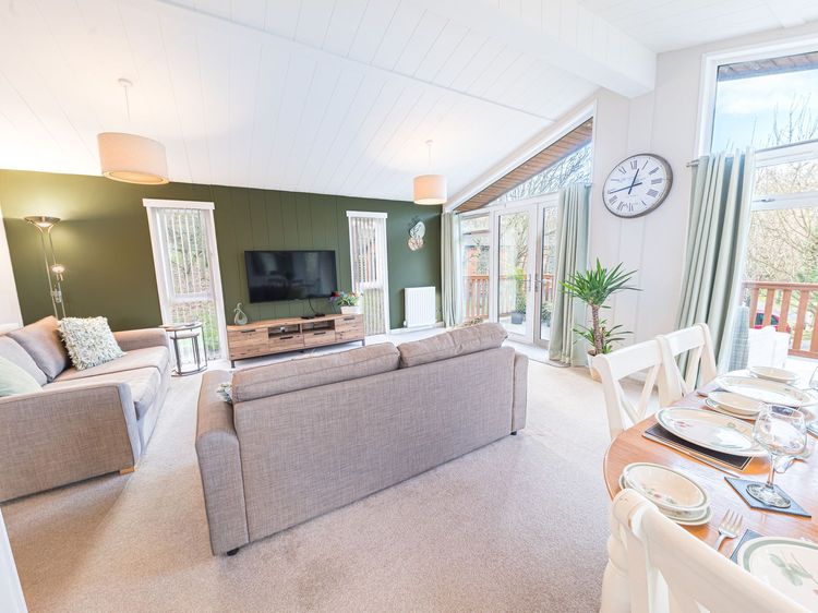 Fern Lodge, listing photograph 7