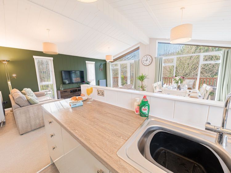 Fern Lodge, listing photograph 11