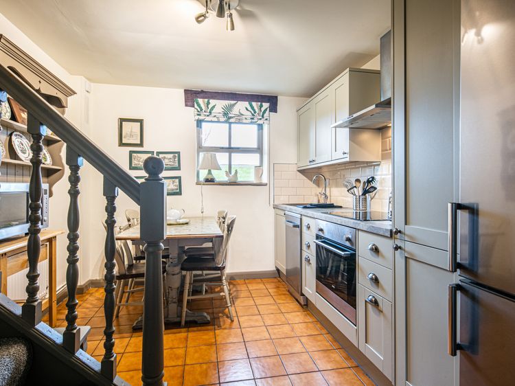 Cuckoo, listing photograph 4
