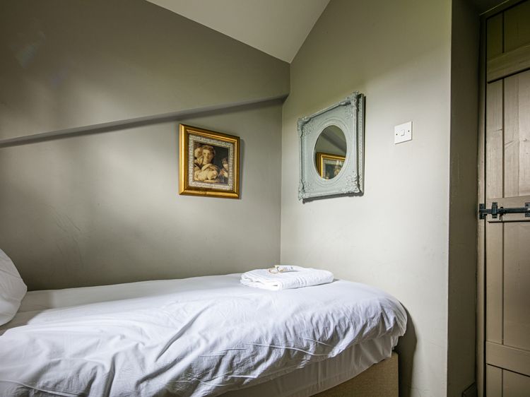 Cuckoo, listing photograph 10