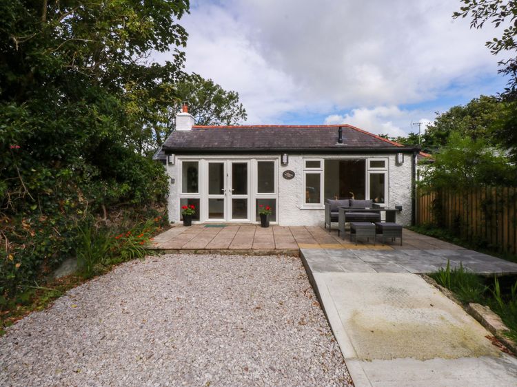 Cromlech Cottage at Cromlech Manor Farm, listing photograph 2