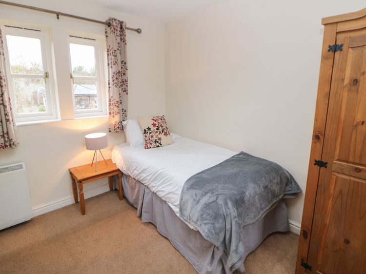 Chatsworth, listing photograph 12