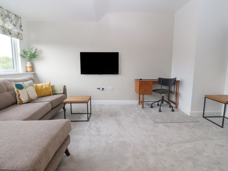 Apartment 16, listing photograph 3