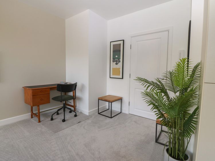 Apartment 16, listing photograph 11