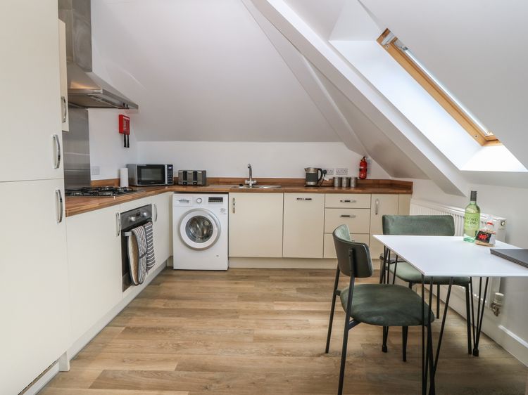Apartment 16, listing photograph 7