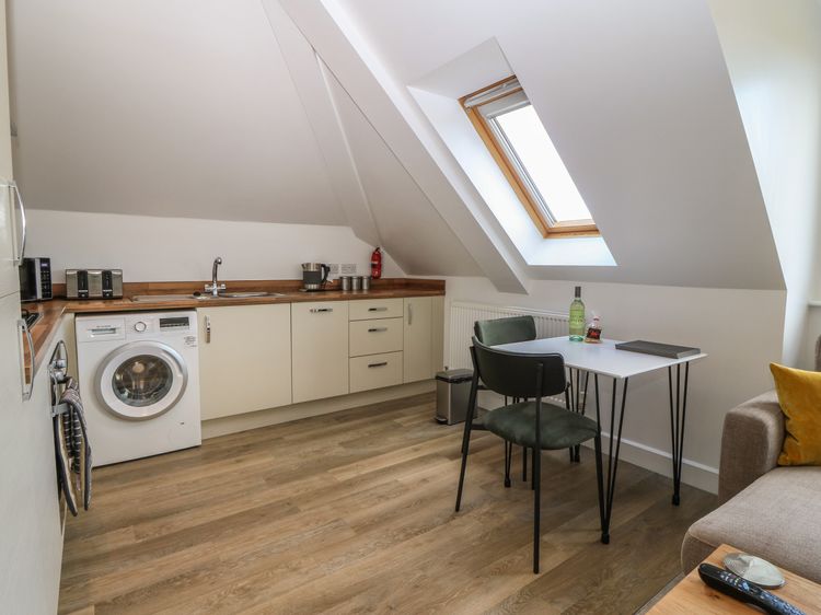 Apartment 16, listing photograph 8