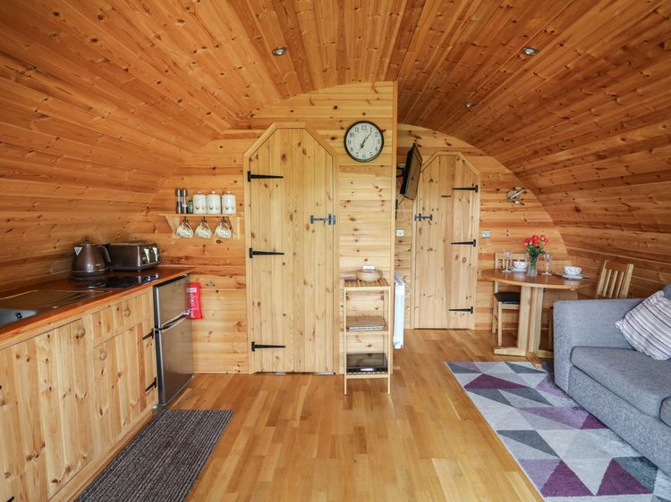 Pine Lodge, listing photograph 8