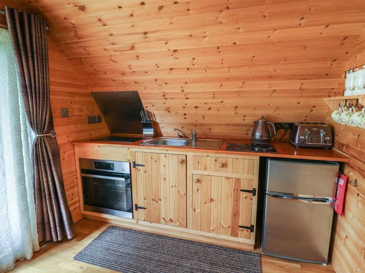 Pine Lodge, listing photograph 9