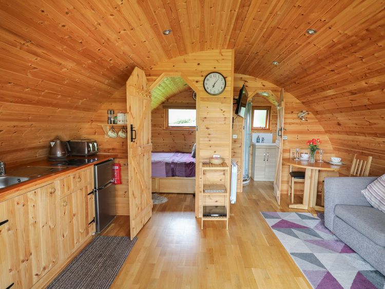 Pine Lodge, listing photograph 10