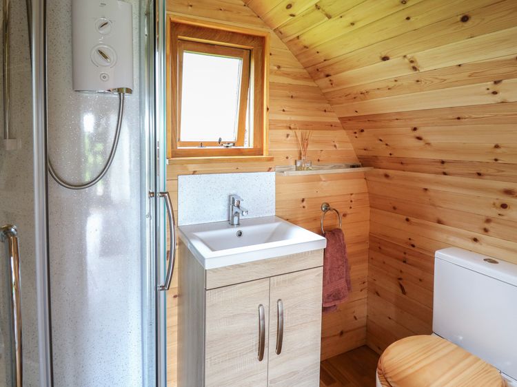 Pine Lodge, listing photograph 12