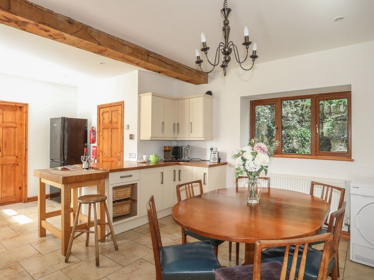 Long House, listing photograph 6