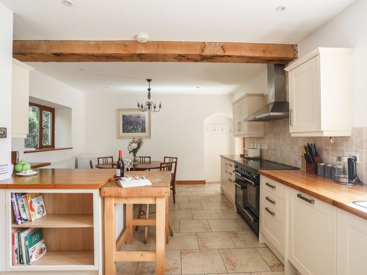 Long House, listing photograph 9