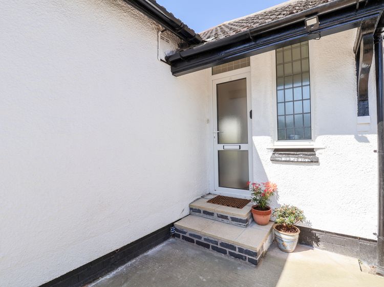 3 Rhyd Drive, listing photograph 2