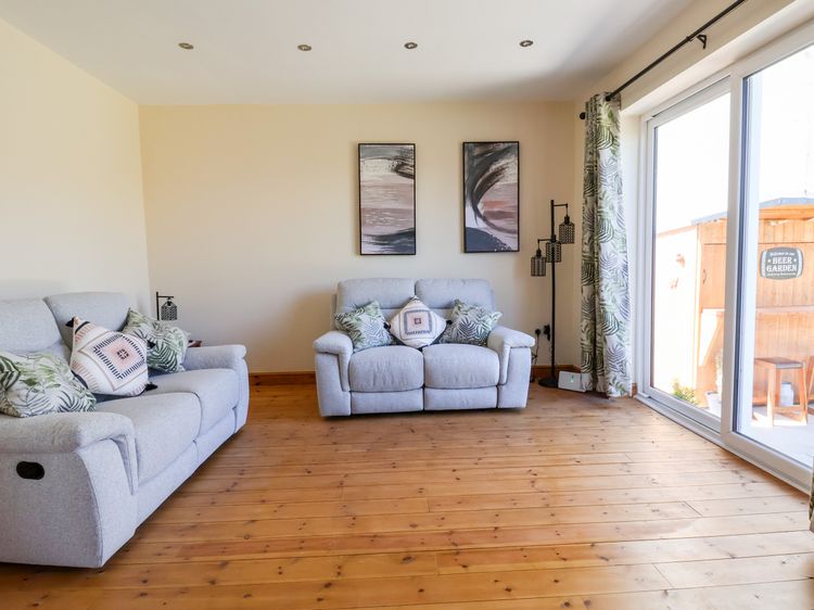 3 Rhyd Drive, listing photograph 5