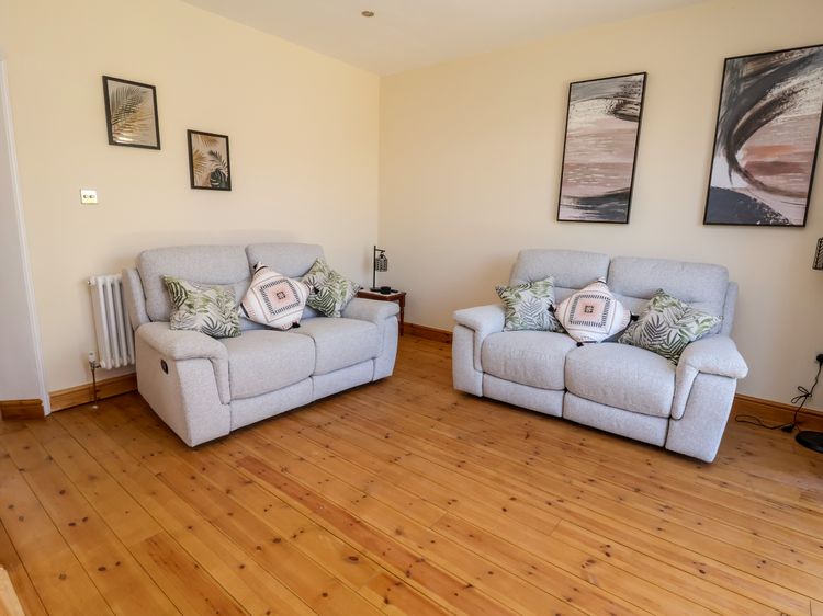 3 Rhyd Drive, listing photograph 8