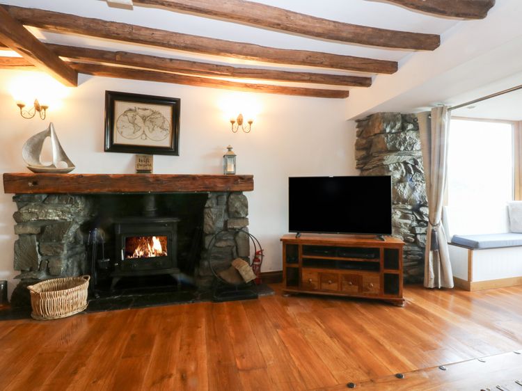 Ty'n-Y-Ffynnon Cottage, listing photograph 6