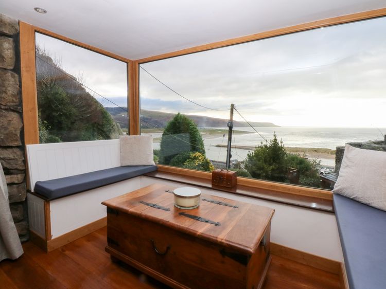 Ty'n-Y-Ffynnon Cottage, listing photograph 10