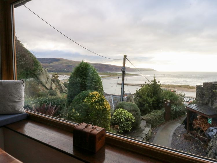 Ty'n-Y-Ffynnon Cottage, listing photograph 11