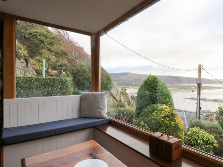 Ty'n-Y-Ffynnon Cottage, listing photograph 12