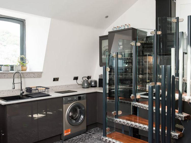 The Penthouse, listing photograph 12