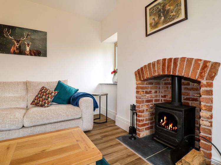 Upper Hurst Farmhouse, listing photograph 6