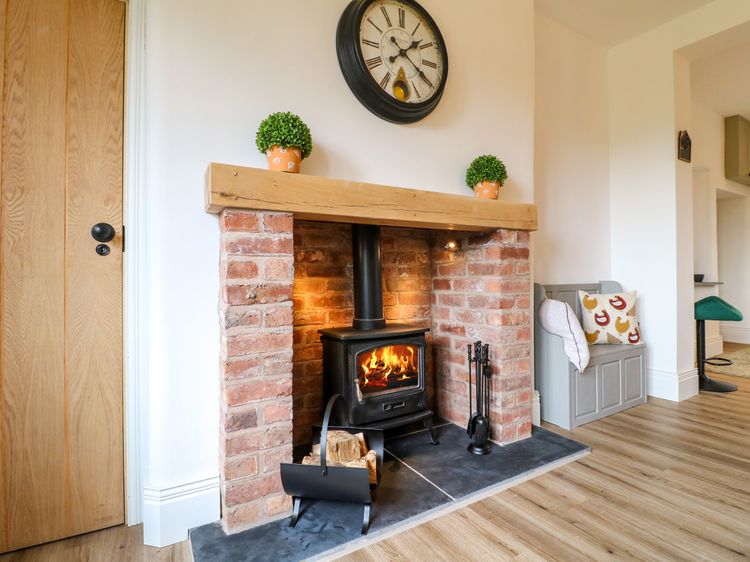 Upper Hurst Farmhouse, listing photograph 10