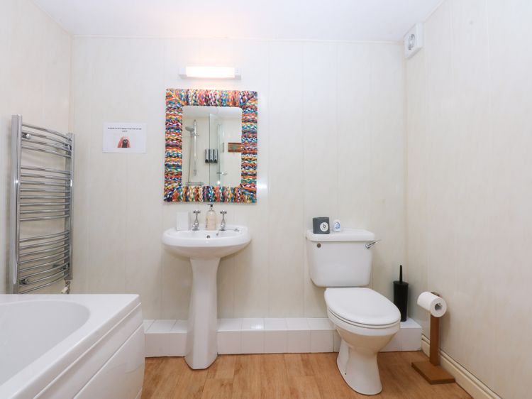 Oak Cottage, listing photograph 11
