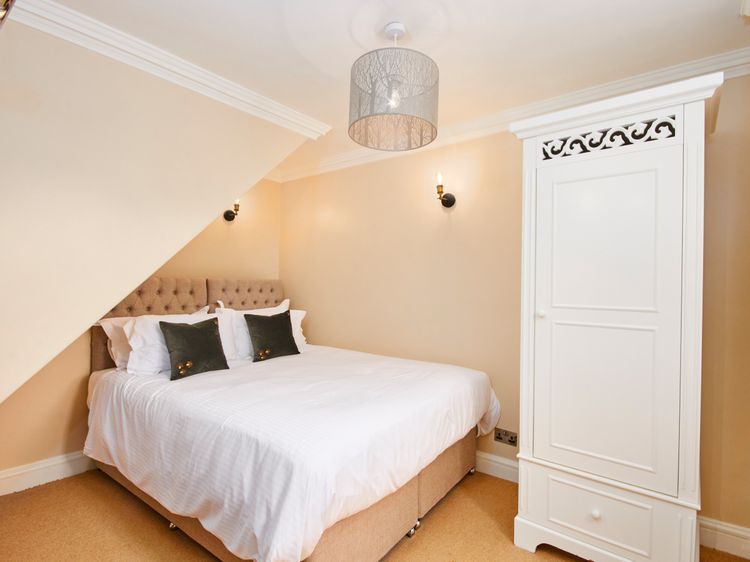North Lodge, listing photograph 6
