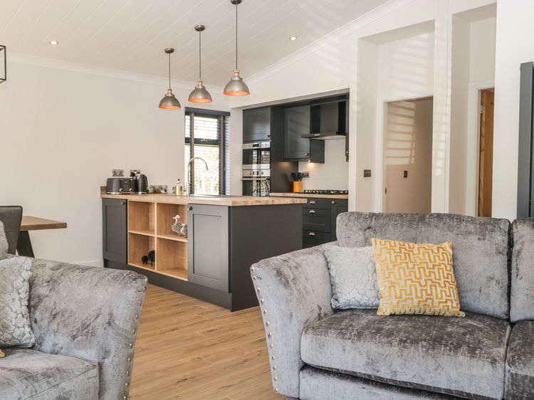 Watch Tree Lodge, listing photograph 8