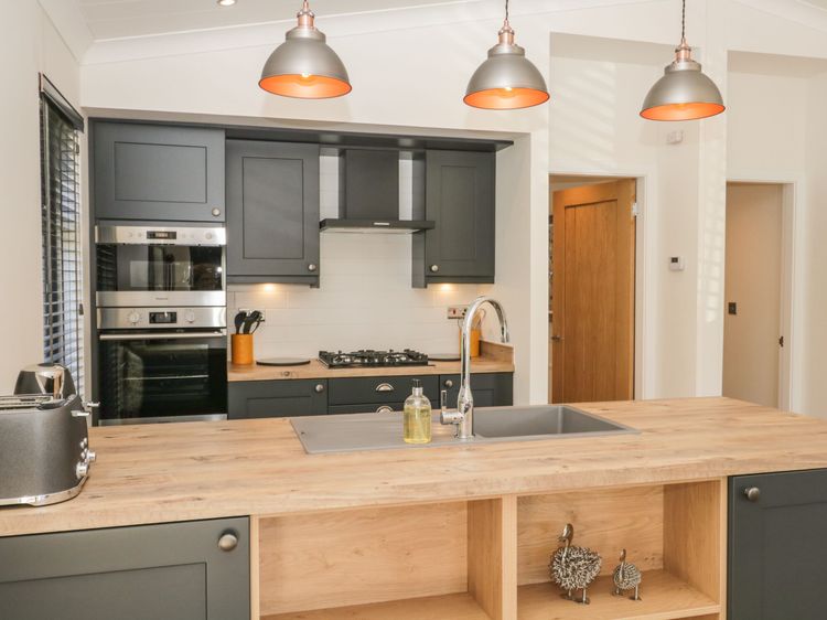Watch Tree Lodge, listing photograph 10