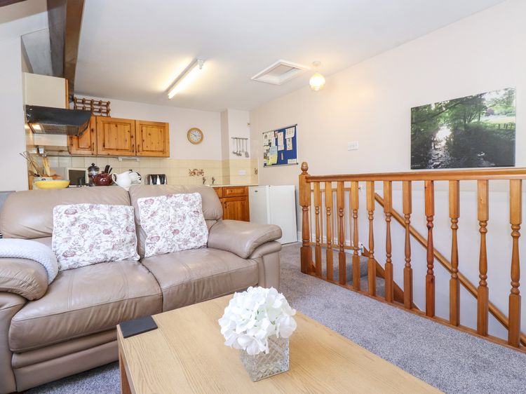 Bakers Yard Cottage, listing photograph 3