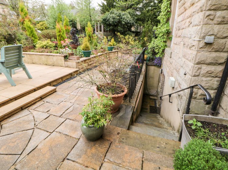 Garden Apartment, listing photograph 2