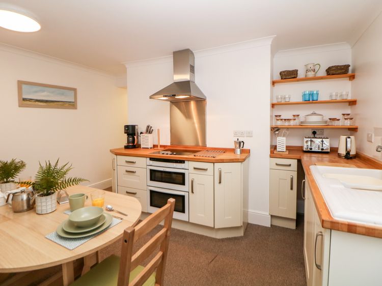 Garden Apartment, listing photograph 9