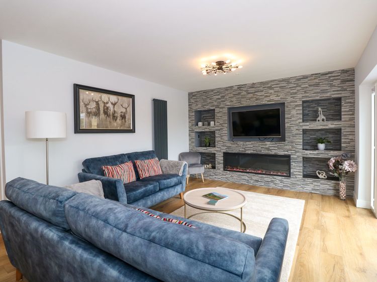 Briars Lea, listing photograph 5