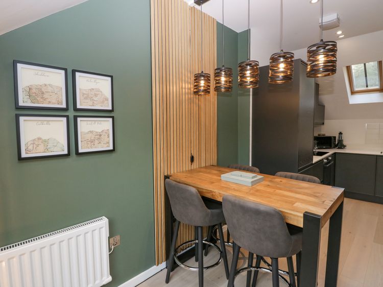 Watch Tree Apartment, listing photograph 10