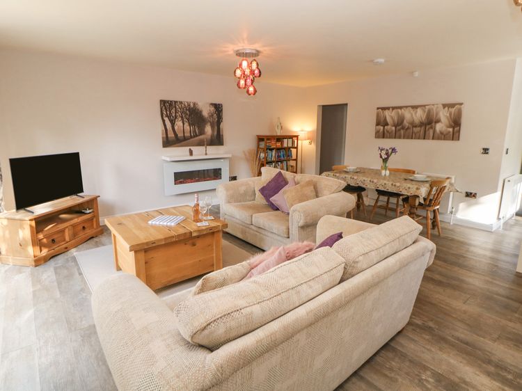 Causeway Hideaway, listing photograph 3