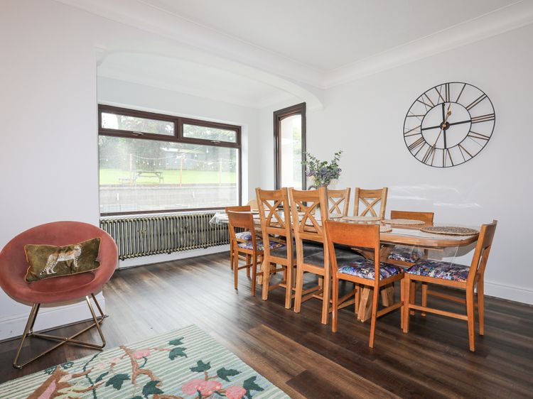 Pine Lodge, listing photograph 10