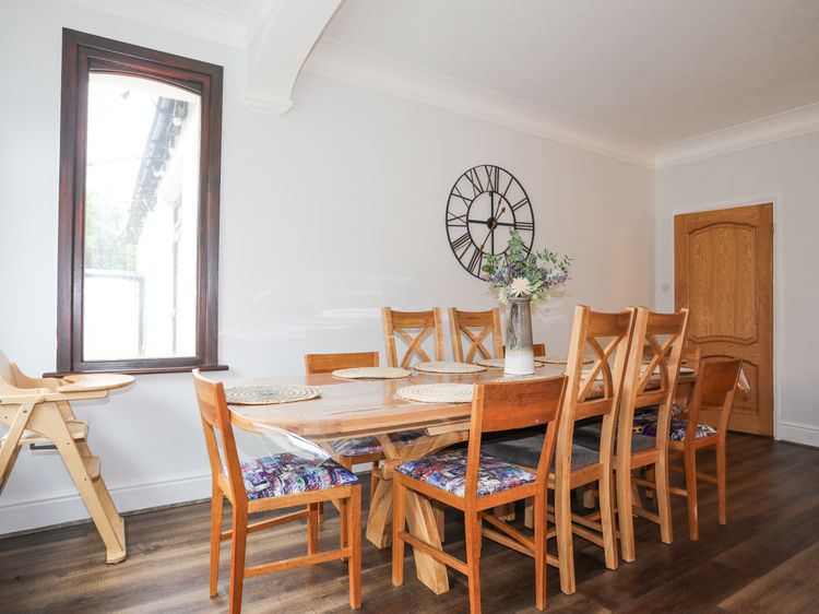 Pine Lodge, listing photograph 12