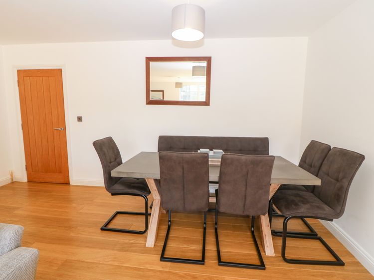 3 Pensyflog Barns, listing photograph 9