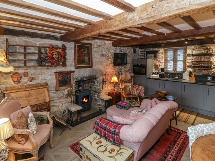 Hoarders Cottage, listing photograph 4