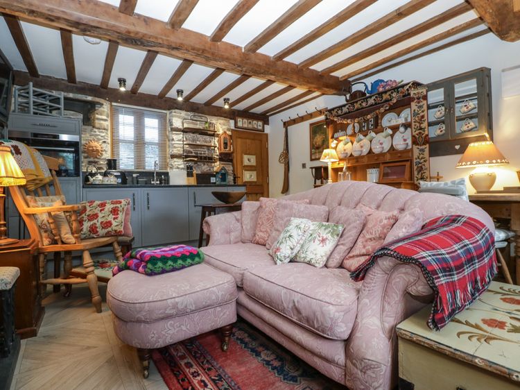Hoarders Cottage, listing photograph 7