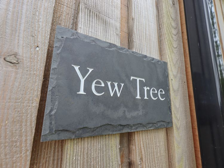 Yew Tree Cabin, listing photograph 3