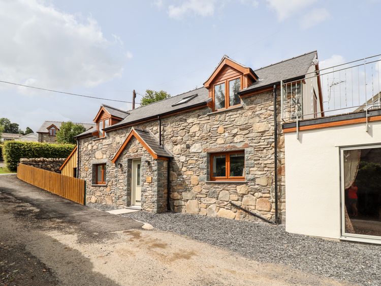 Llys Tirion, listing photograph 2