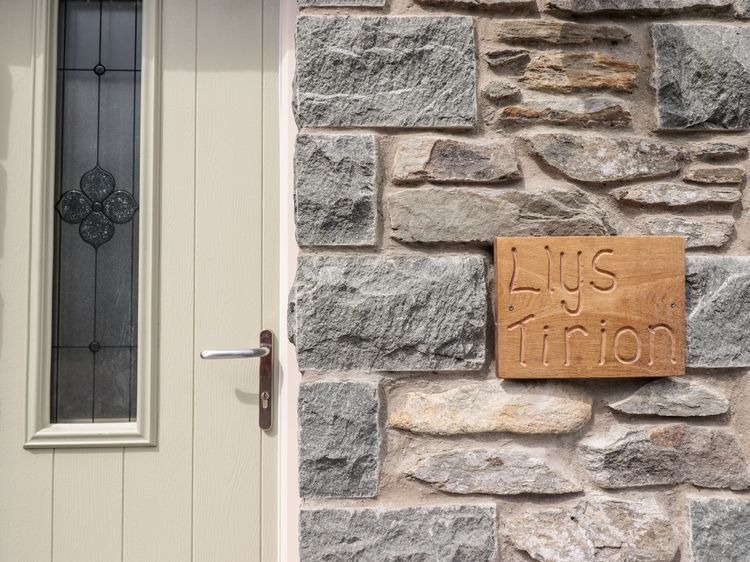 Llys Tirion, listing photograph 3