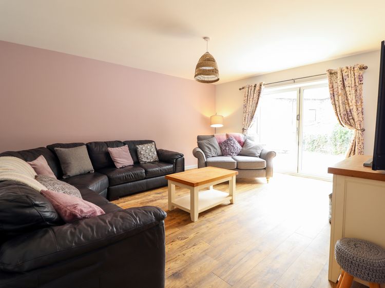 Llys Tirion, listing photograph 4