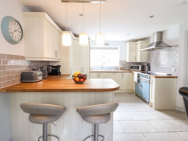 Llys Tirion, listing photograph 11