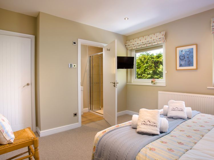 Mere View, listing photograph 12